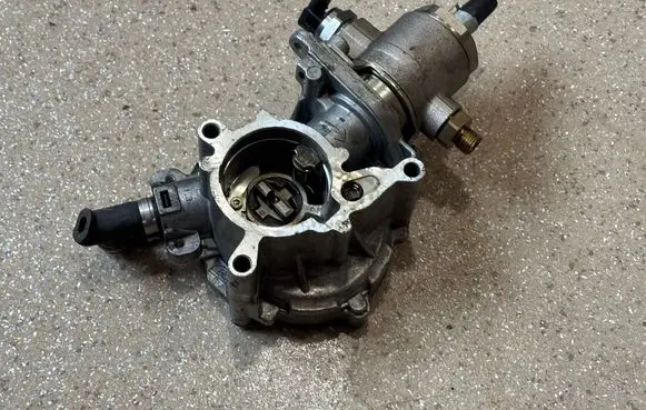 Audi A8 S8 D4 4H Vacuum pump 06J145100G 06J127025G
