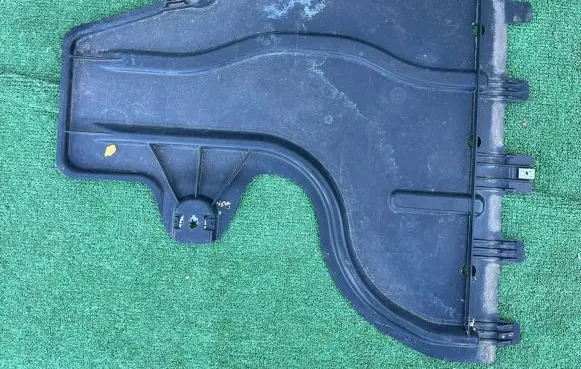 Volkswagen Golf VIII Engine splash shield/under tray 5WA825101