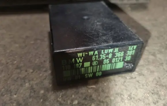BMW 7 E38 Window wiper relay 8366381