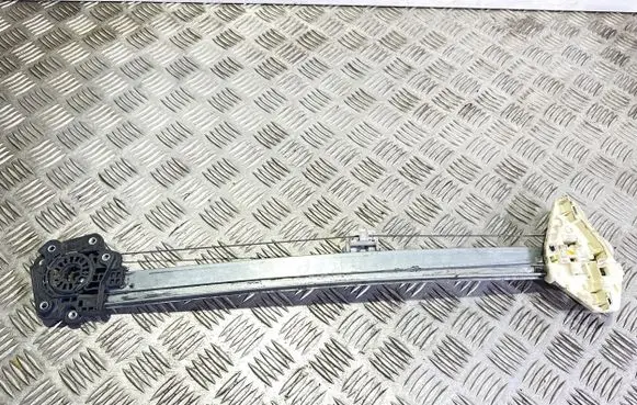 Honda CR-V Front window lifting mechanism without motor