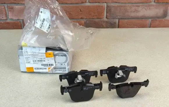 BMW 3 F30 F35 F31 Brake pads (rear) 6850570