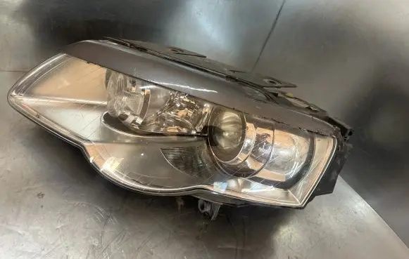 Volkswagen PASSAT B6 Headlight/headlamp