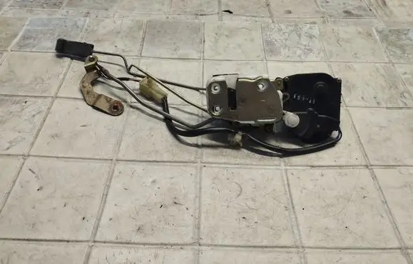 Honda Concerto Front door lock FVC10077 332157102K