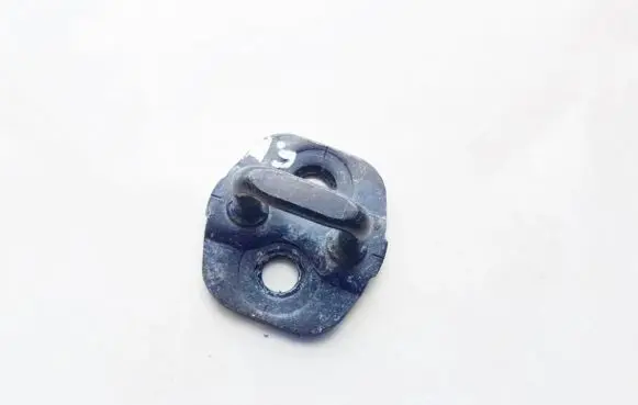 Nissan Qashqai+2 Rear door lock loop/hook striker 