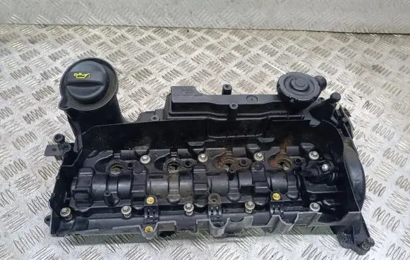 Toyota Avensis T270 Rocker cam cover 8589943