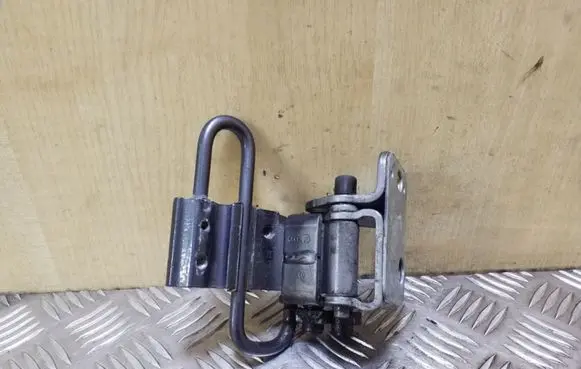 Audi A4 S4 B6 8E 8H Rear door lower hinge 8E0833411