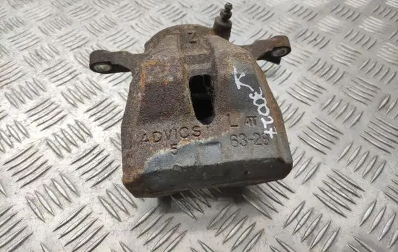 Toyota RAV 4 (XA30) Front brake caliper