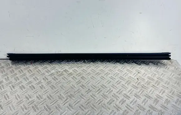 KIA EV6 Front door coupe window/glass frame 