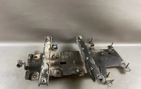 Peugeot 208 II Radiator mount bracket 9834471180