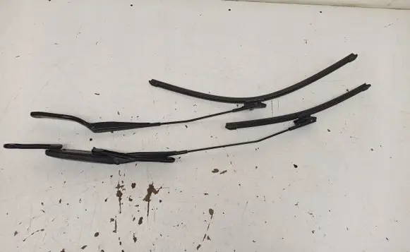 Ford Focus C-MAX Front wiper blade arm 3M5117620