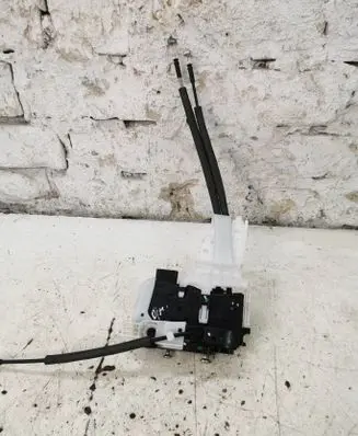 Hyundai ix35 Front door lock 813202Y000