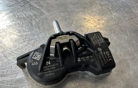 Nissan Qashqai Tire pressure sensor 407004CB0B