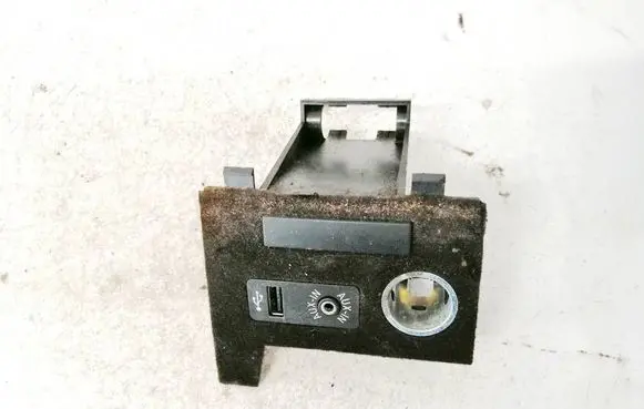BMW 6 F06 Gran coupe USB socket connector 105025119