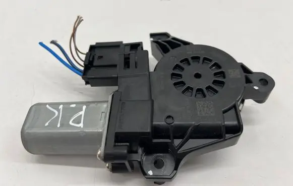 BMW 2 Active Tourer U06 Front door window regulator motor 5A18F14