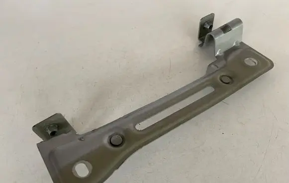Audi Q7 4M Fender mounting bracket 4M0821432