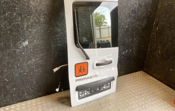 Nissan Primastar Rear door