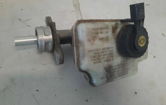 Volkswagen Golf IV Master brake cylinder 1K1611301C