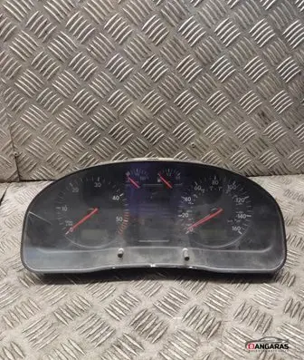 Volkswagen PASSAT B5 Speedometer (instrument cluster) 3b1919910c