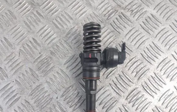 Volkswagen PASSAT B5.5 Fuel injector 038130073AJ