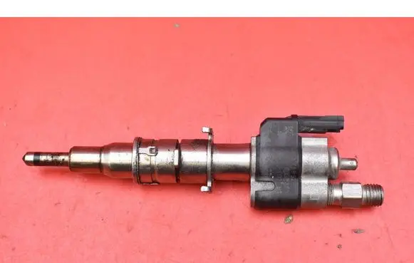 BMW 7 F01 F02 F03 F04 Fuel injector 7585261