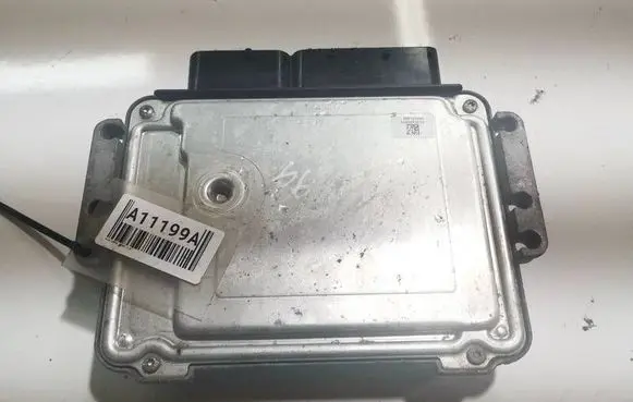 KIA Ceed Engine control unit/module 0281013400