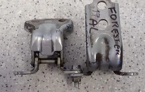 Subaru Forester SH Front door hinge set 