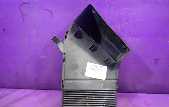 Audi A4 S4 B6 8E 8H Intercooler air guide/duct channel 8E0129617
