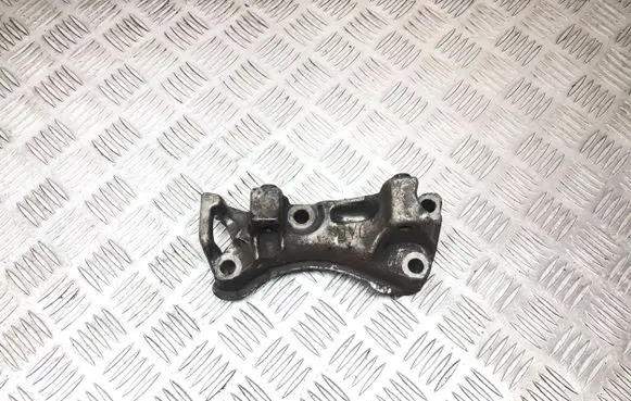 Engine mounting bracket