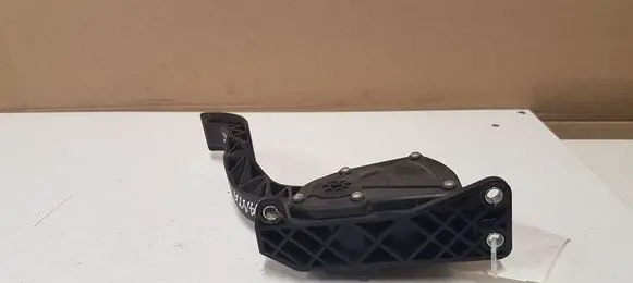 Hyundai Santa Fe Accelerator throttle pedal 327262B900