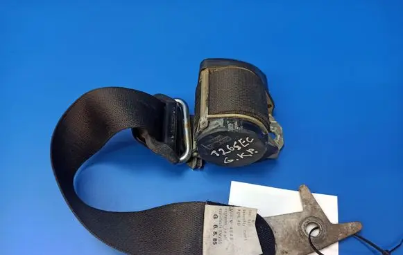 Mercedes-Benz 380 560SEC C126 Rear seatbelt 1268602286 1238680222