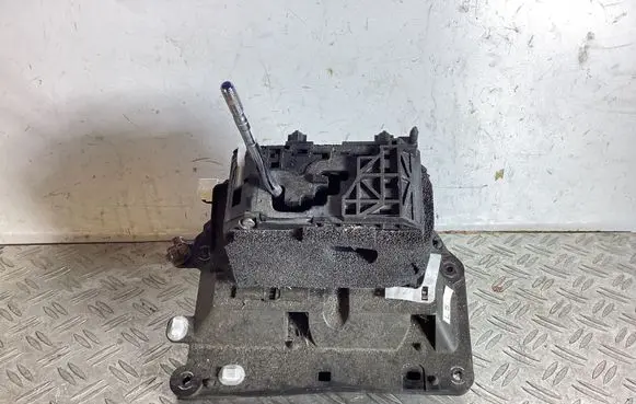 Lexus LS 460 - 600H Gear shifter/selector 