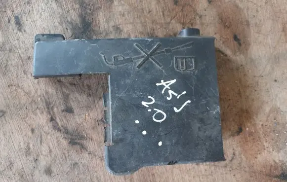 Opel Astra J Fuse box cover C11000002