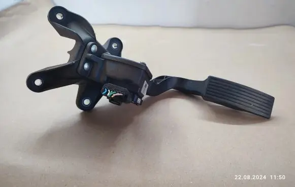 Hyundai Sonata Accelerator throttle pedal 20198A3L000