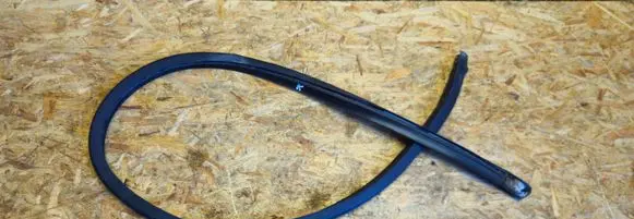 Mercedes-Benz ML W163 Rubber seal front door window/glass