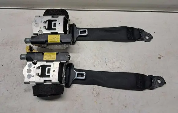 Mercedes-Benz C AMG W204 Rear seatbelt A2048608185