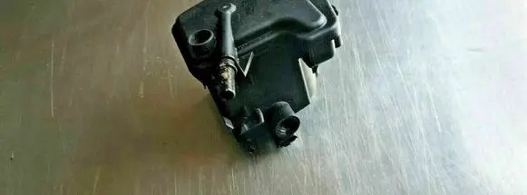 Peugeot 308 Fuel filter housing 9305108C