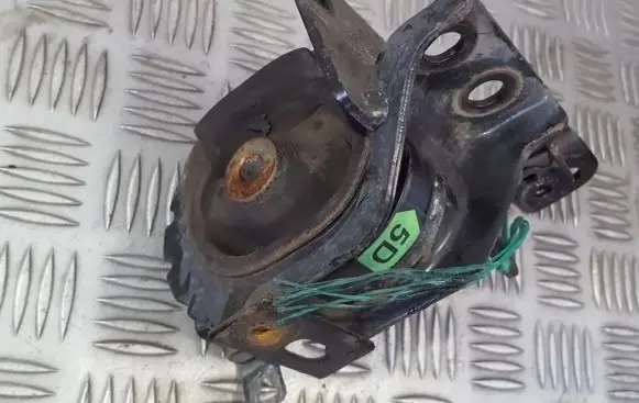 Toyota Avensis T250 Engine mount bracket