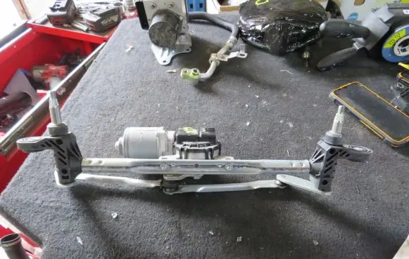 Fiat 500 Front wiper linkage and motor