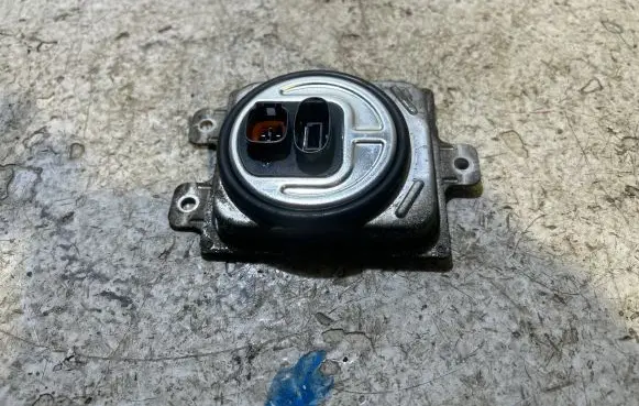 Dodge Challenger Headlight ballast module Xenon CHVA54S10795