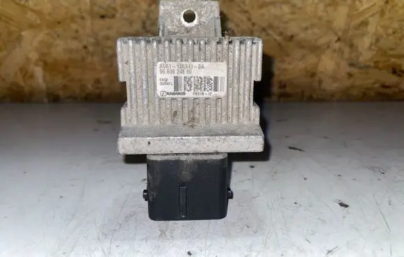 Peugeot 508 RXH Glow plug pre-heat relay 9663824880