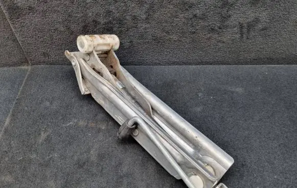 Audi A6 S6 C6 4F Lift Jack 4F0011031