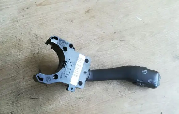 Skoda Fabia Mk1 (6Y) Wiper control stalk 4B0953503H