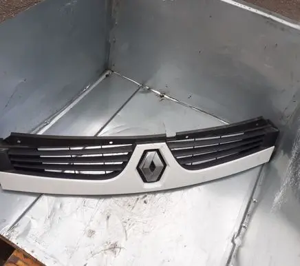 Renault Master II Quarter panel pressure vent 