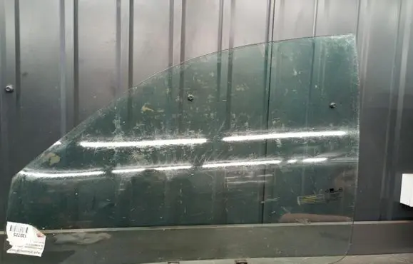 KIA Optima Front door window glass four-door
