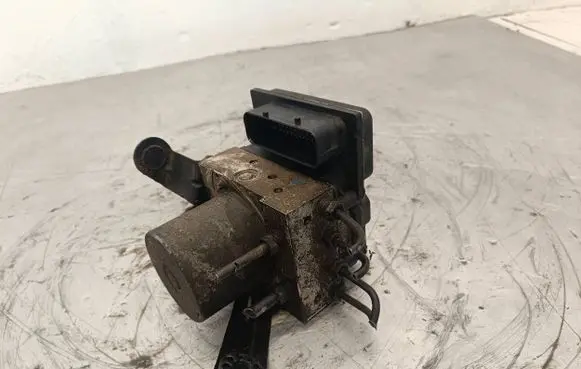 BMW 5 E60 E61 ABS Pump 6768646 6768648