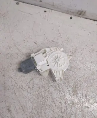Mercedes-Benz E W212 Front door window regulator motor A2048200142 0130822503