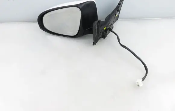 Toyota Yaris Front door electric wing mirror 