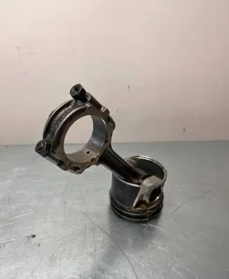 Nissan Navara D40 Piston with connecting rod