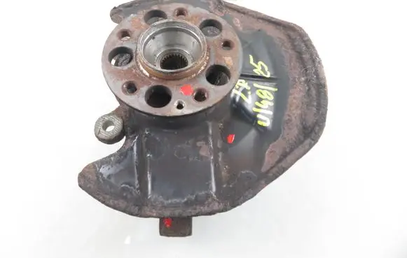 Mercedes-Benz B W245 Front wheel hub spindle knuckle 