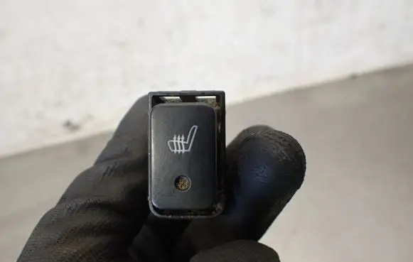 Suzuki Grand Vitara II Seat heating switch 
